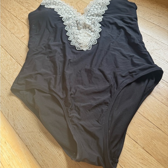 SEA ANGEL Lace Trimmed One Piece Swimsuit - Picture 4 of 8